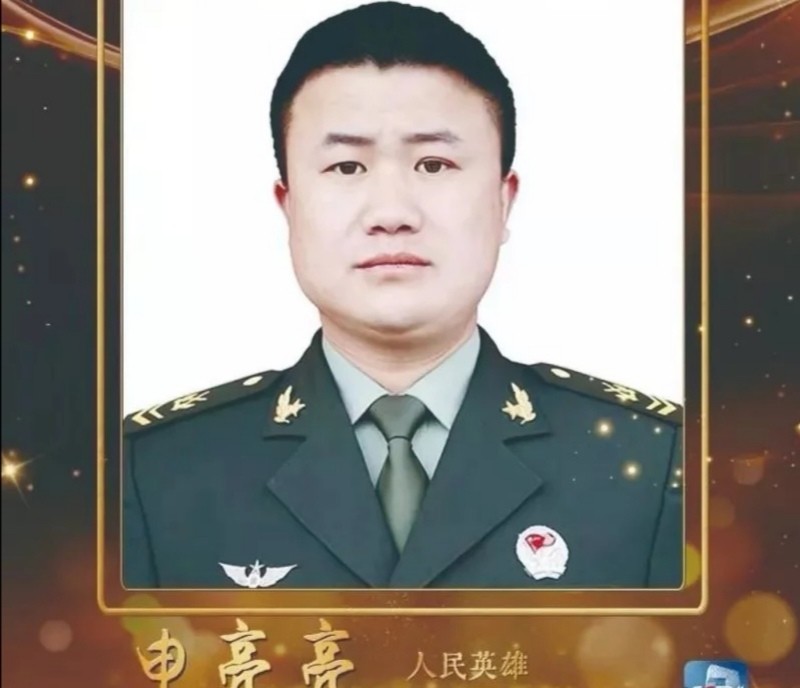 广东潮汕人,中国人民解放军海军战斗英雄,被国防部授予"战斗英雄"称号